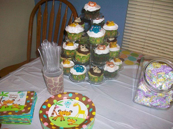jungle baby shower cupcakes