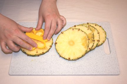 make an edible fruit bouquet